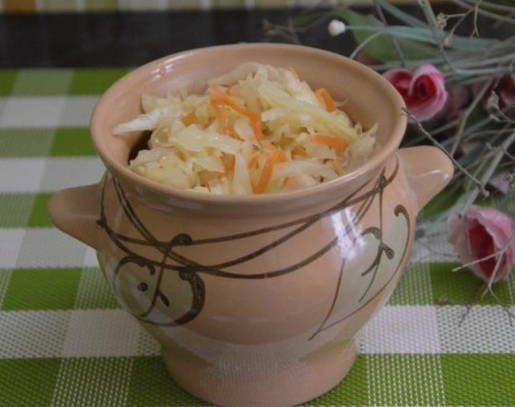 Сочная и хрустящая квашеная капуста — очень простой способ